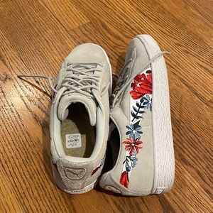 Puma Grey Suede Sneakers with Embroidered Flowers - Size 9W